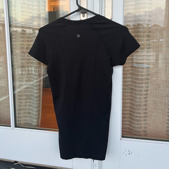 Lululemon black swiftly tech size 4 - Picture 4 of 4